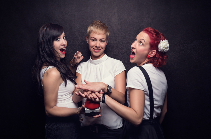 Fotobooth per Buzzer mit 3 Schwestern im Studio