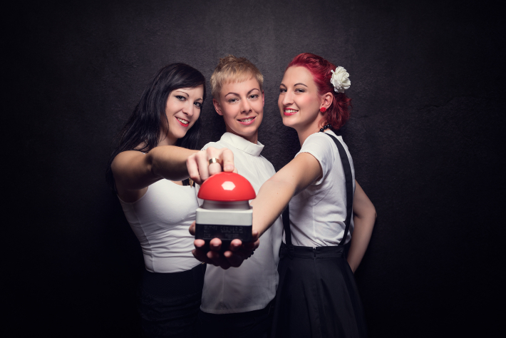 Fotobooth per Buzzer mit 3 Schwestern im Studio