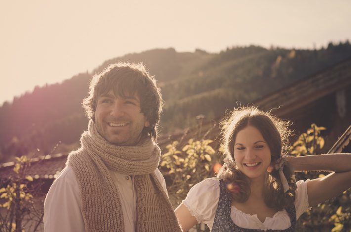 Hochzeitsfotografie - Engagement mit Bea und Hansi mit Motto Heimatfilm