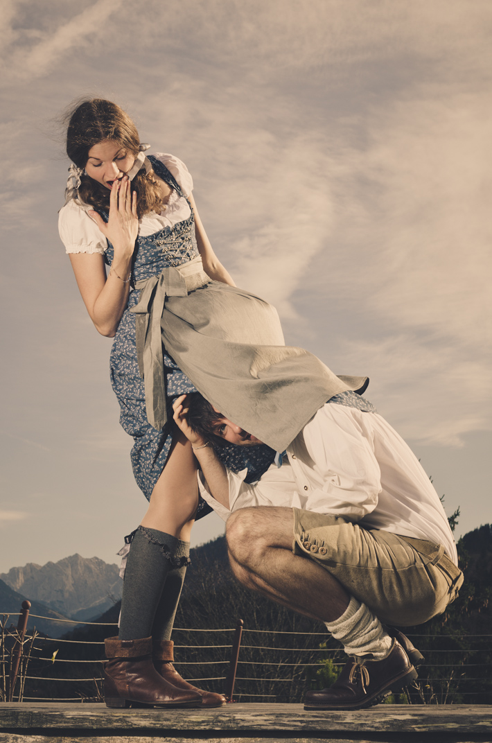 Hochzeitsfotografie - Engagement mit Bea und Hansi mit Motto Heimatfilm