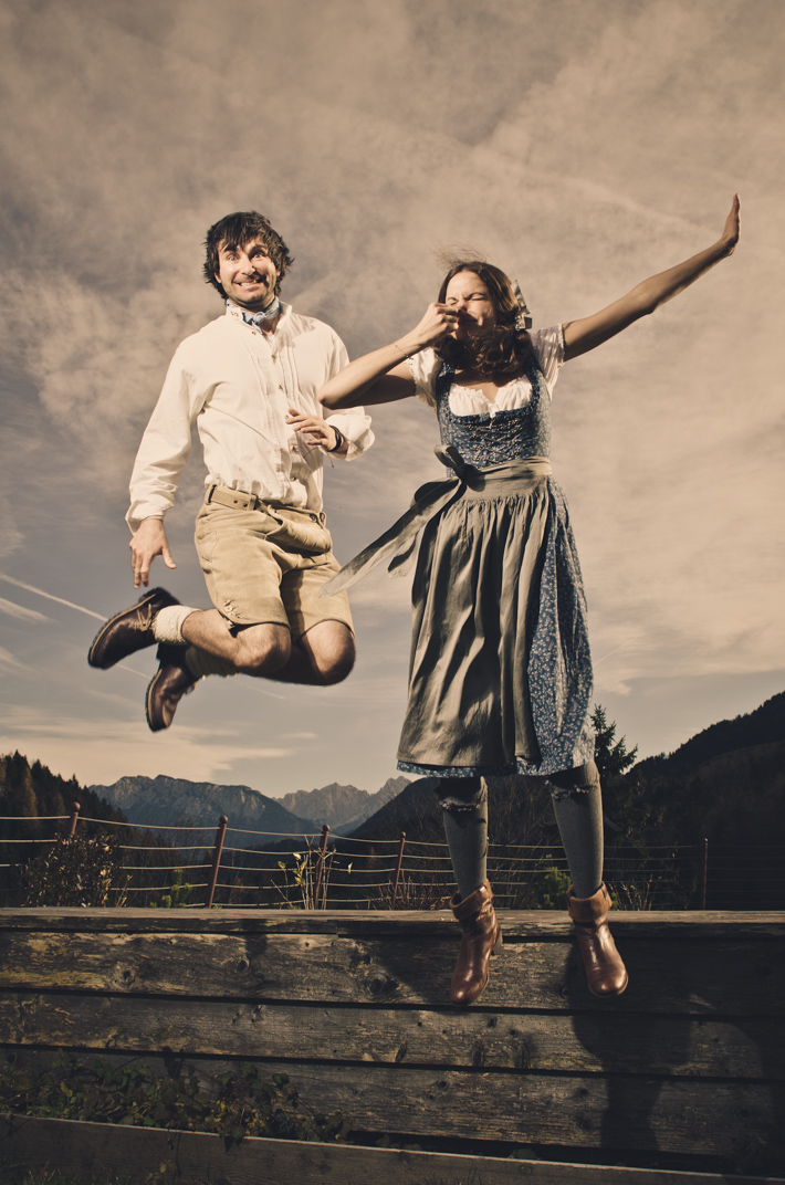 Hochzeitsfotografie - Engagement mit Bea und Hansi mit Motto Heimatfilm