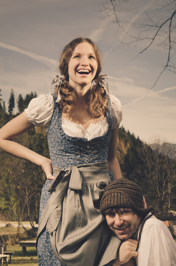 Hochzeitsfotografie - Engagement mit Bea und Hansi mit Motto Heimatfilm