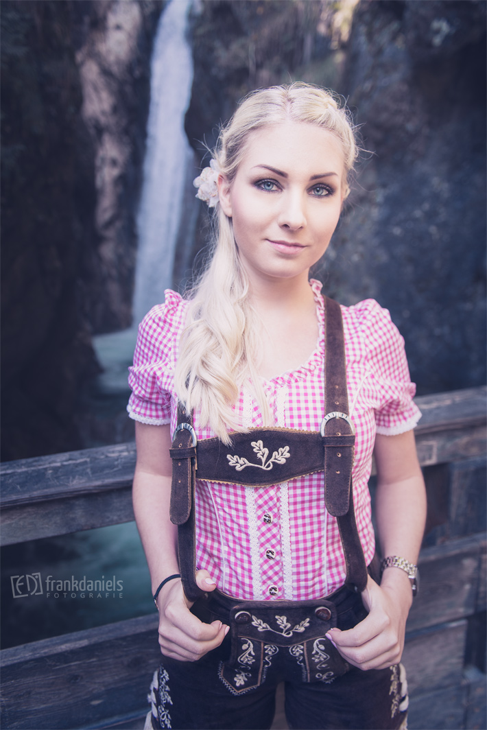 Fotoshooting mit Tracht in den Bergen