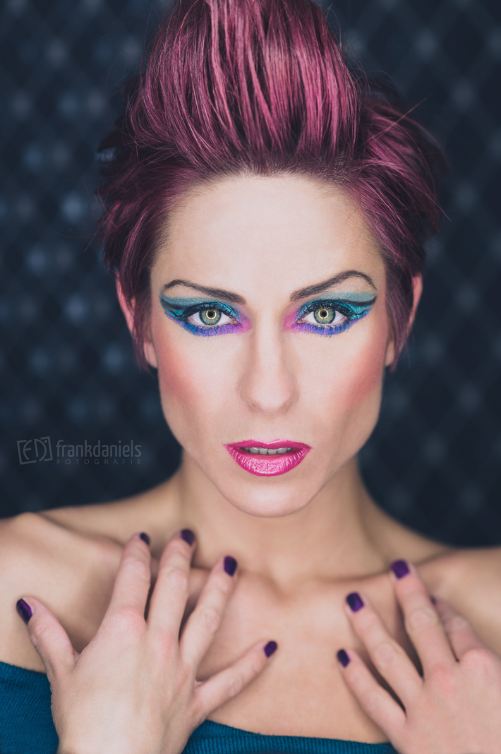 Ringlicht Foto mit Extreme Make-Up - Angel Eyes Punk Look