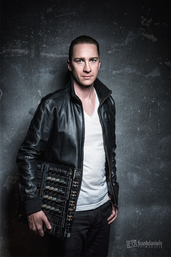 DJ Sandro Santoz - Cosmic World DJs zu Gast für ein Shooting