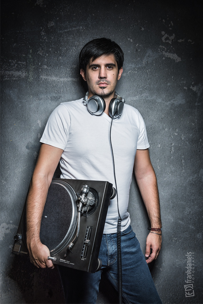 DJ Cisco - Cosmic World DJs zu Gast für ein Shooting