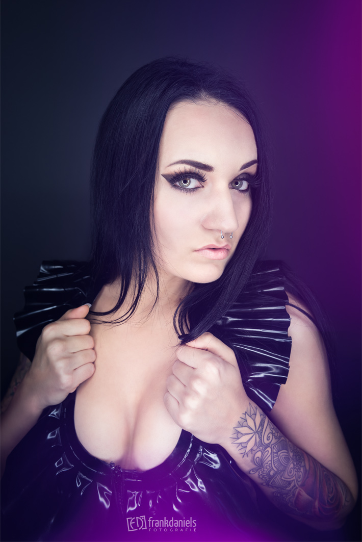 Latex collar